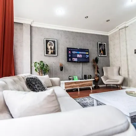 Apartment Best Location And Big Flat