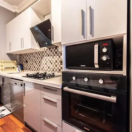 Best Location And Big Flat Apartment *